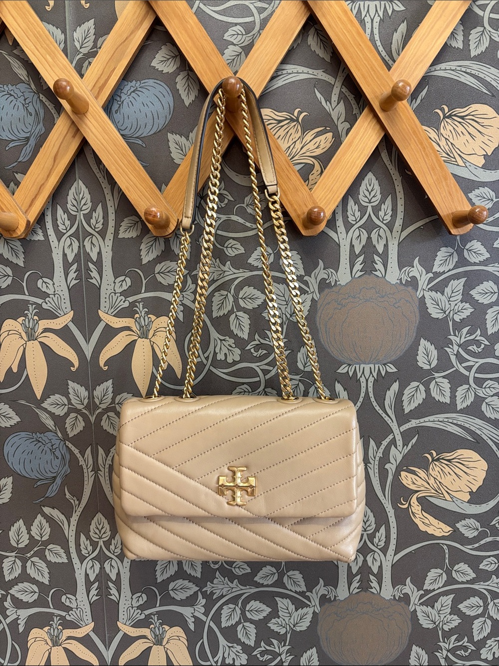 Tory Burch Quilted Chain Shoulder Bag in Beige with Gold Hardware